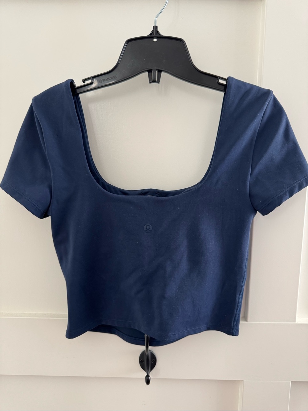Lululemon Wunder Under Smooth cover Square-Neck T in size 6, navy colour